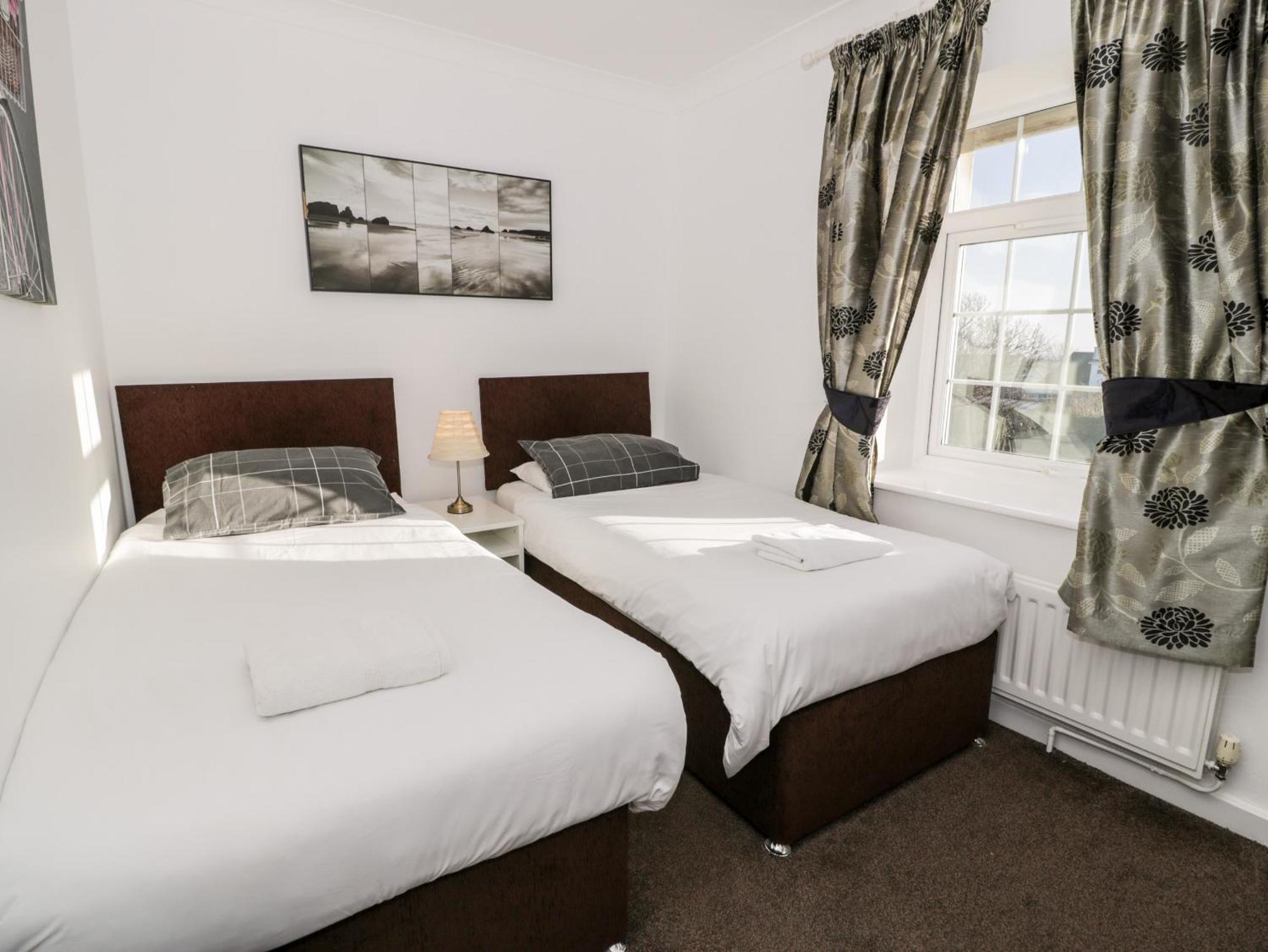 Holiday home Halcyon Moelfre